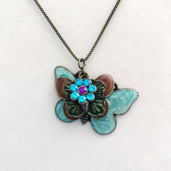 Butterfly Necklace - Picture 2 of 3